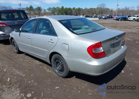 2004 Toyota Camry Le z USA, uszkodzony, nr VIN 4T1BE32K84U855758